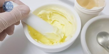 Octan hydrokortyzonu – nowy surowiec farmaceutyczny w recepturze preparatów dermatologicznych